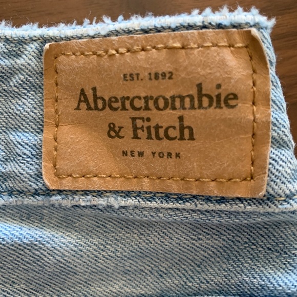 Abercrombie & Fitch distressed jean shorts - Picture 3 of 4